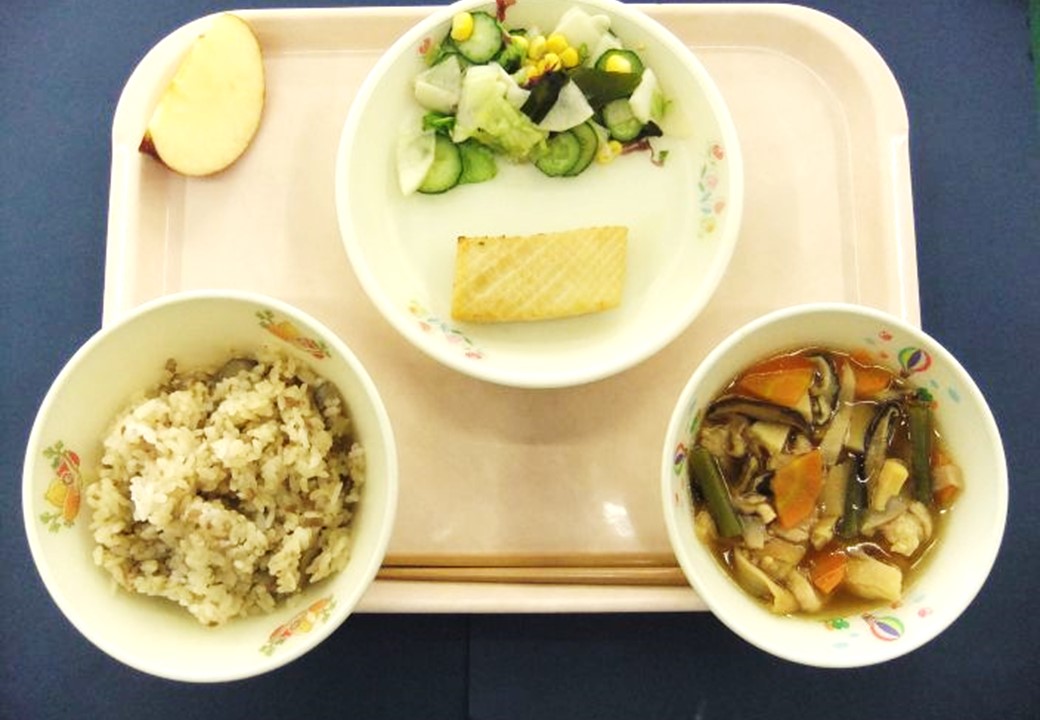 石川県の郷土料理の給食の写真